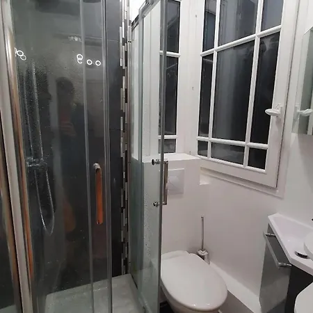 Appartamento 16m2 Dans Immeuble Hausmannien Parigi